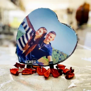 אבן בזלת עם תמונה אישית בצורת לב