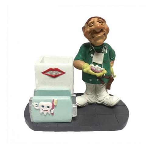 פסל קריקטורה “רופא שיניים” עם כוס לעטים ומעמד כרט’ ביקור