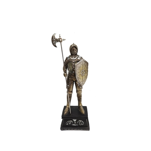 פסל לוחם (36 ס”מ) עומד על בסיס שחור עם מגן וגרזן Za4911