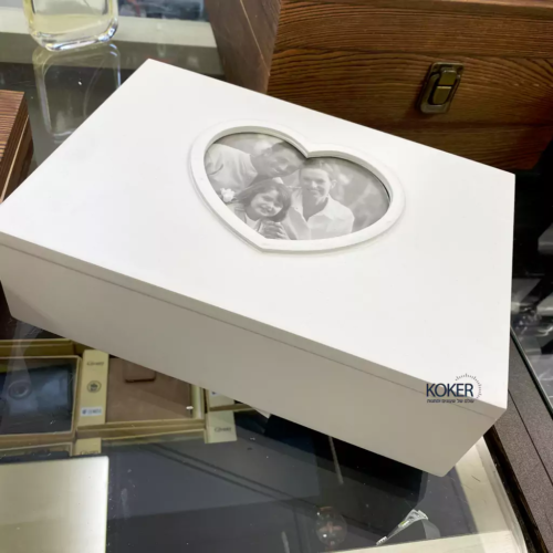 קופסת תכשיטים ארונית מסתובבת עם תמונה וחריטה אישית
