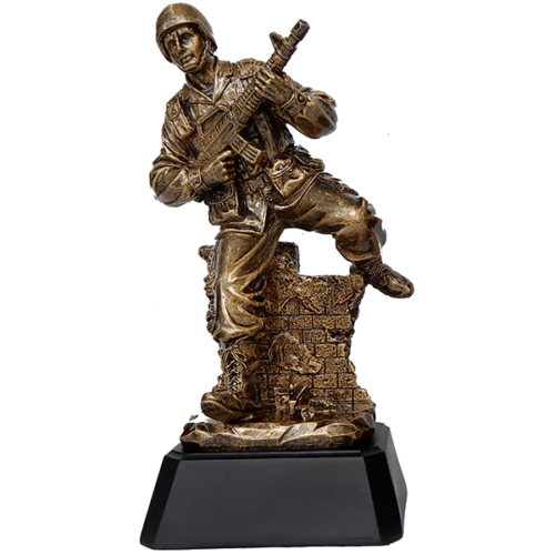 מגן הוקרה / פסל חייל לוחם “מסתער” על בסיס שחור