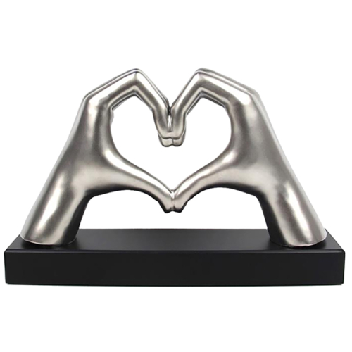 פסל ידיים אוהבות גדול בצבע כסף עם בסיס שחור