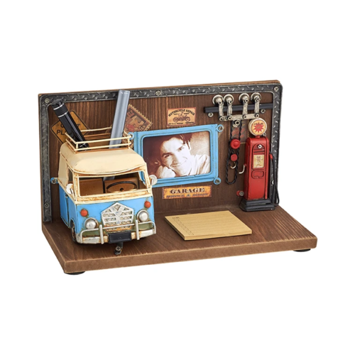 מעמד שולחני עם תמונה – רטרו אוטובוס במוסך ותחנת דלק