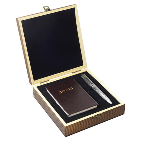 מארז עץ “תהילים” | ספר תהילים ועט תבליט אומנותי