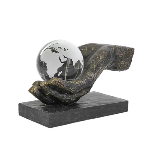 פסל אומנותי “כל העולם בכף ידך” | GRACIA GALLERY