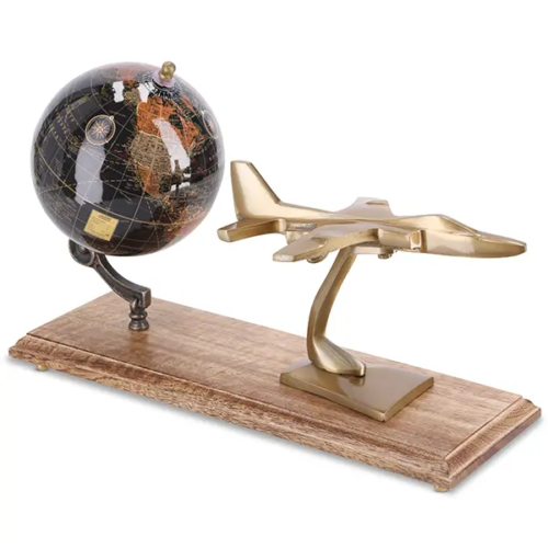 מעמד שולחני יוקרתי – מטוס מנחושת עם גלובוס על בסיס עץ